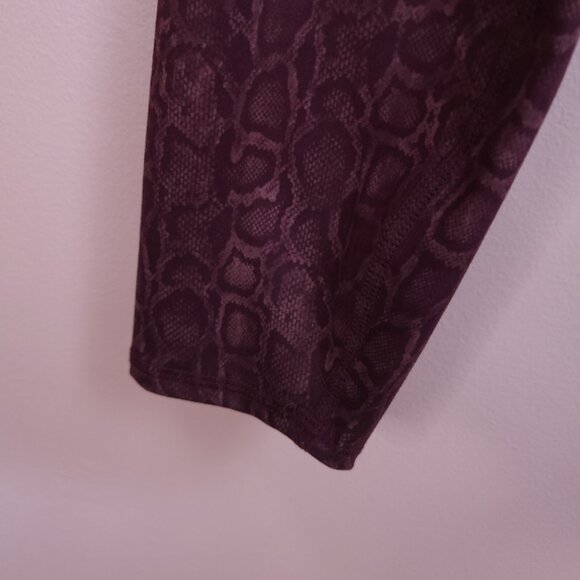 EVOLUTION AND CREATION Womens XL Active Tank Top and Pants Set Purple Snake Skin - Picture 14 of 16